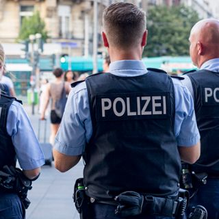 Bild: Polizeibeamte im Einsatz