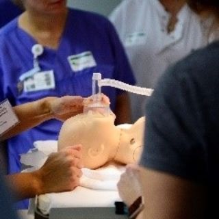 Bild: Reanimation eines Neugeborenen