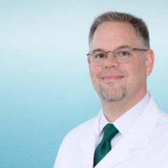 Das Bild zeigt Chefarzt Alexander Steinmetz