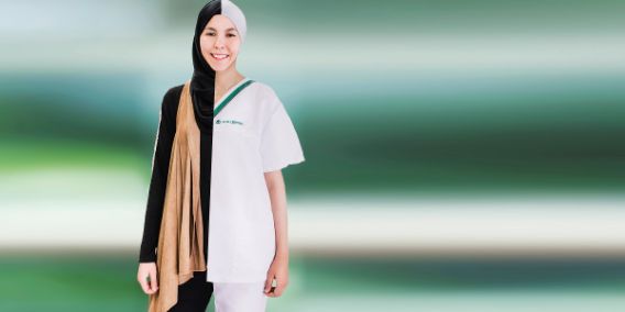 Bild: Schülerin mit Burka