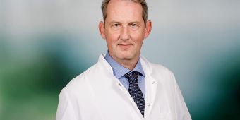 Dr. med. Ernst Walther, neuer Chefarzt der Frührehabilitation der Asklepios Klinik St. Georg Dr. med. Ernst Walther, neuer Chefarzt der Frührehabilitation der Asklepios Klinik St. Georg