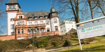 eingang-haus-I Schlossberg Klinik Haus I