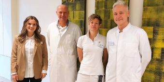 Klinik-Geschäftsführerin Kathrin Hofstetter, Frank Brose, Happy Ausmeier und Dr. Gary Haller 