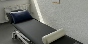 Osteopathie Behandlungsraum Behandlungsliege Behandlungsliege Osteopathie
