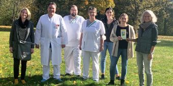 Sonja Dirscherl, Dr. Christian Glöckner, Ronny Lachmann (Stationsleitung Klinik), Andrea Schinner (stellvertretende Stationsleitung), Veronika Rudolf, Katja Koller, Manuela Singer-Bartos, Leitende Hospizkoordinatorin Hospizinitiative Caritas Schwandorf