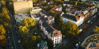 Außenansicht Asklepios Paulinen Klinik Wiesbaden Haupthaus und Geriatrie der APK