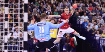 Foto: Foto für inside HSVH Blogartikel zum Thema Faszination Handball zeigt HSVH Rechtsaussen Andersen in Aktion