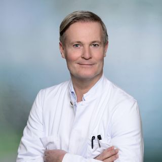 Dr. Jörg Elsner, Chefarzt der Kliniken und Sektionen für Plastisch-Ästhetische, Rekonstruktive und Handchirurgie im Asklepios Klinikum Harburg sowie in den Asklepios Kliniken St. Georg und Barmbek 