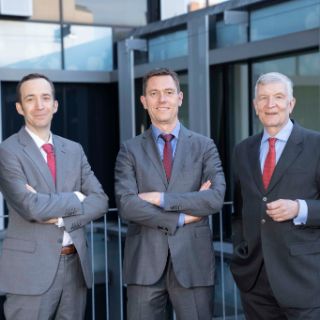 (v. l. n. r.) Prof. Dr. Thomas von Hahn, Chefarzt Gastroenterologie, Hepatologie & Interventionelle Endoskopie der Asklepios Klinik Barmbek; Prof. Dr. Jürgen Pohl, Chefarzt Gastroenterologie und interventionelle Endoskopie der Asklepios Klinik Altona; Prof. Dr. Thomas Rösch, Direktor der Klinik für Interdisziplinäre Endoskopie am Universitätsklinikum Hamburg-Eppendorf. 