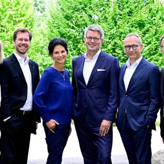 Bild: Außenaufnahme: Dr. Cornelia Süfke, Prof. Dr. Jens Prütting, Priv.-Doz. Dr. Sara Sheikhzadeh, Meinhard Weizmann, Prof. Dr. Karl J. Oldhafer, Prof. Dr. Karsten Gaede. 