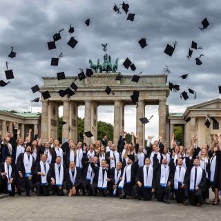 Diplomverleihung an die Studierenden des 11. Jahrgangs des Asklepios Campus Hamburg