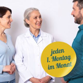 Ärztin im Gespräch mit Patienten