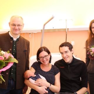 asklepios-stadtklinik-bad toelz-begruesst-erstes-baby-des-neuen-Jahres
