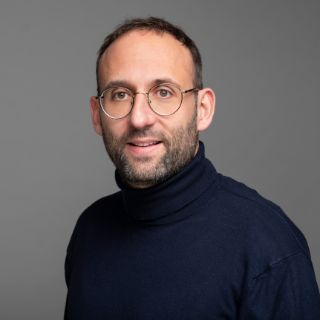 Dr. Daniel Illy