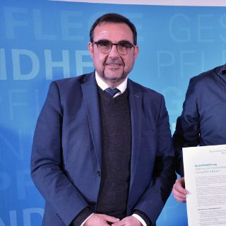Kathrin Hofstetter, Steffen König und Staatsminister Klaus Holetschek 