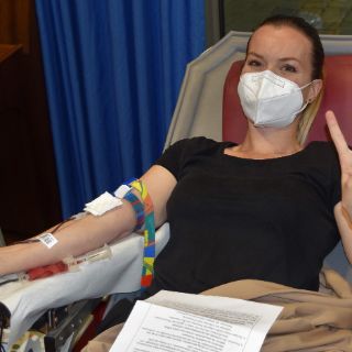 Kathrin Hofstetter bei der Blutspende. 