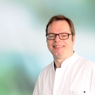 Dr. Niels Reinmuth
