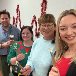 In der Asklepios Harzklinik Goslar besuchten Klinikmanager Dorian Denner, Referentin der Geschäftsführung, Maria Zänger,  und Marika Strube sowie Amanda Körber vom Pflegemanagement die Stationen, überbrachten den Mitarbeitenden ihre Wertschätzung persönlich. 