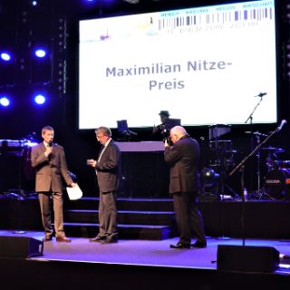 Prof. Dr. Dieckmann wurde mit dem Maximilian Nitze-Preis geehrt
