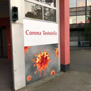 Einfahrt zum Medilys Corona Test Zentrum Hamburg Altona