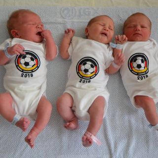 Babys mit WM-Bodys