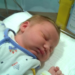 Maxim Schwab das erste Baby im neuen Kreißsaal