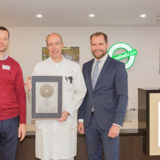 Bild: Uwe List (Geschäftsführer Asklepios Klinik Lich, Dr. Jochen Schabram, Asmus Grebbin (Primo Medico), 