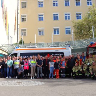 Mitarbeiter der Asklepios Klinik Lindau, der örtlichen Feuerwehr und des Rettungsdienstes absolvieren erfolgreich gemeinsame Notfallübung (Foto: Landkreis Lindau/Nadja Krassik)