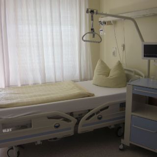 Neues Krankenhausbett