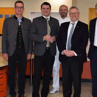 von links: Dr. Joachim-Ramming, Thomas Ebeling, Dr. Franz-Jürgen Unterburger, Andreas Feller, Marius Aach, Peter Donhauser, Reinhold Scharf und Thomas Kastner.