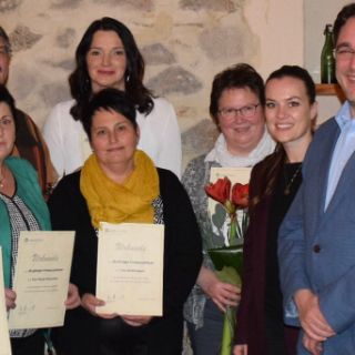 Von links nach rechts: Andrea Schinner, Margit Ostermeier, Albert Kiener, Margot Schödel, Gisela Lippert, Rosemarie Forster, Kathrin Hofstetter und Dr. Christian Glöckner