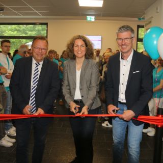 Das Motiv zeigt die Eröffnung vom Tag der offenen Tür