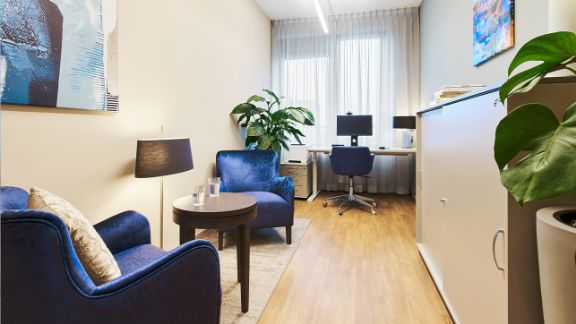 Kleines Büro in der Blomenburg Tagesklinik Hamburg