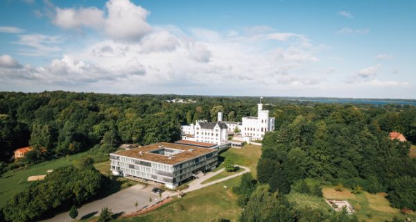 Blomenburg Privatklinik Drohnenansicht Blomenburg_drohne_neu