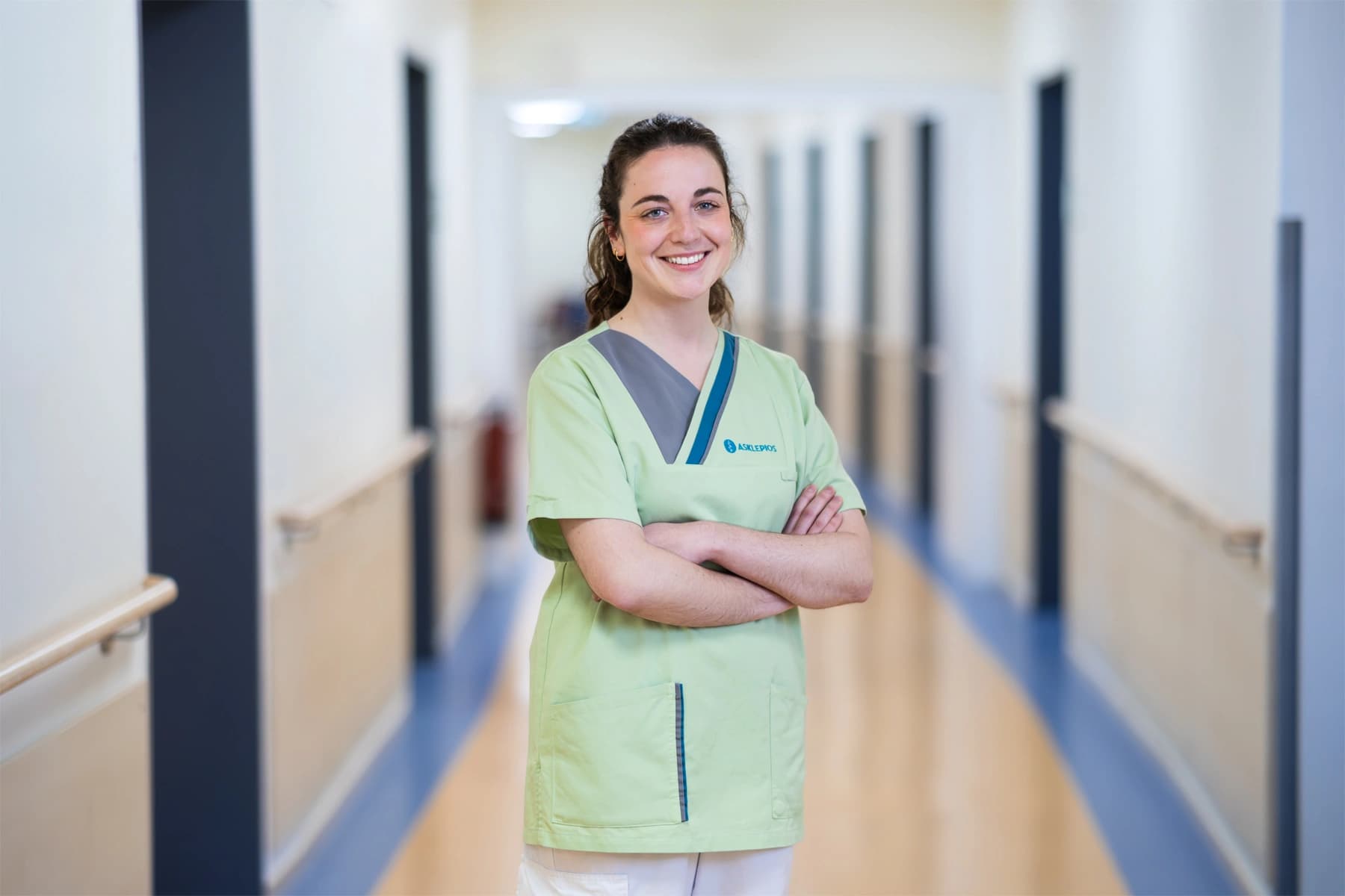 Das Bild zeigt die Logopädin der Klinik