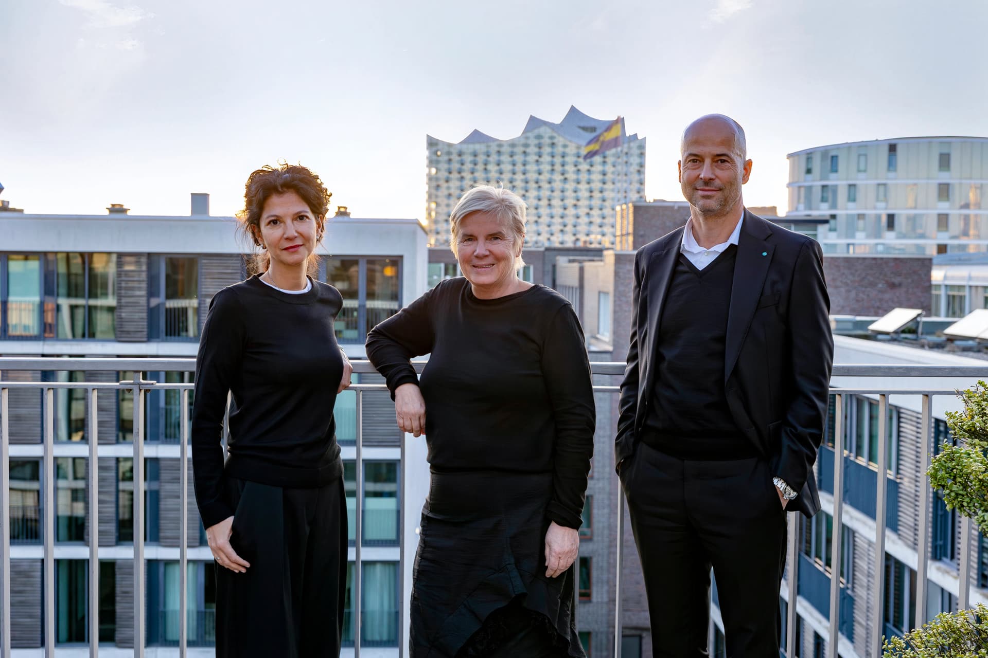 Bild: V.l.n.r.: Priv.-Doz. Dr. med. Sara Sheikhzadeh, Ilona Renken-Olthoff, Joachim Gemmel