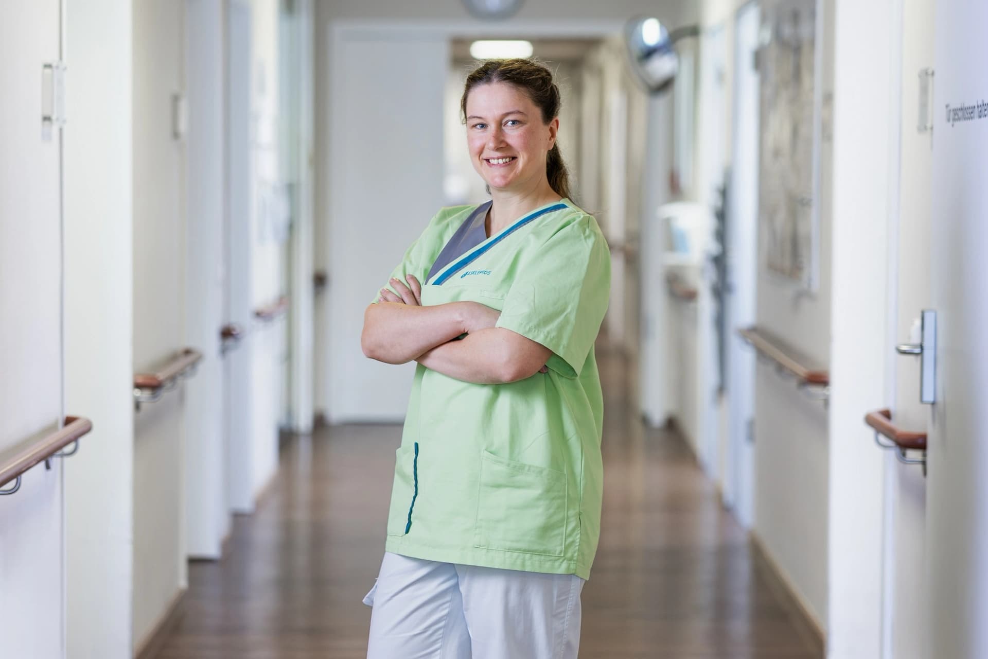 Das Bild zeigt die Logopädin der Klinik
