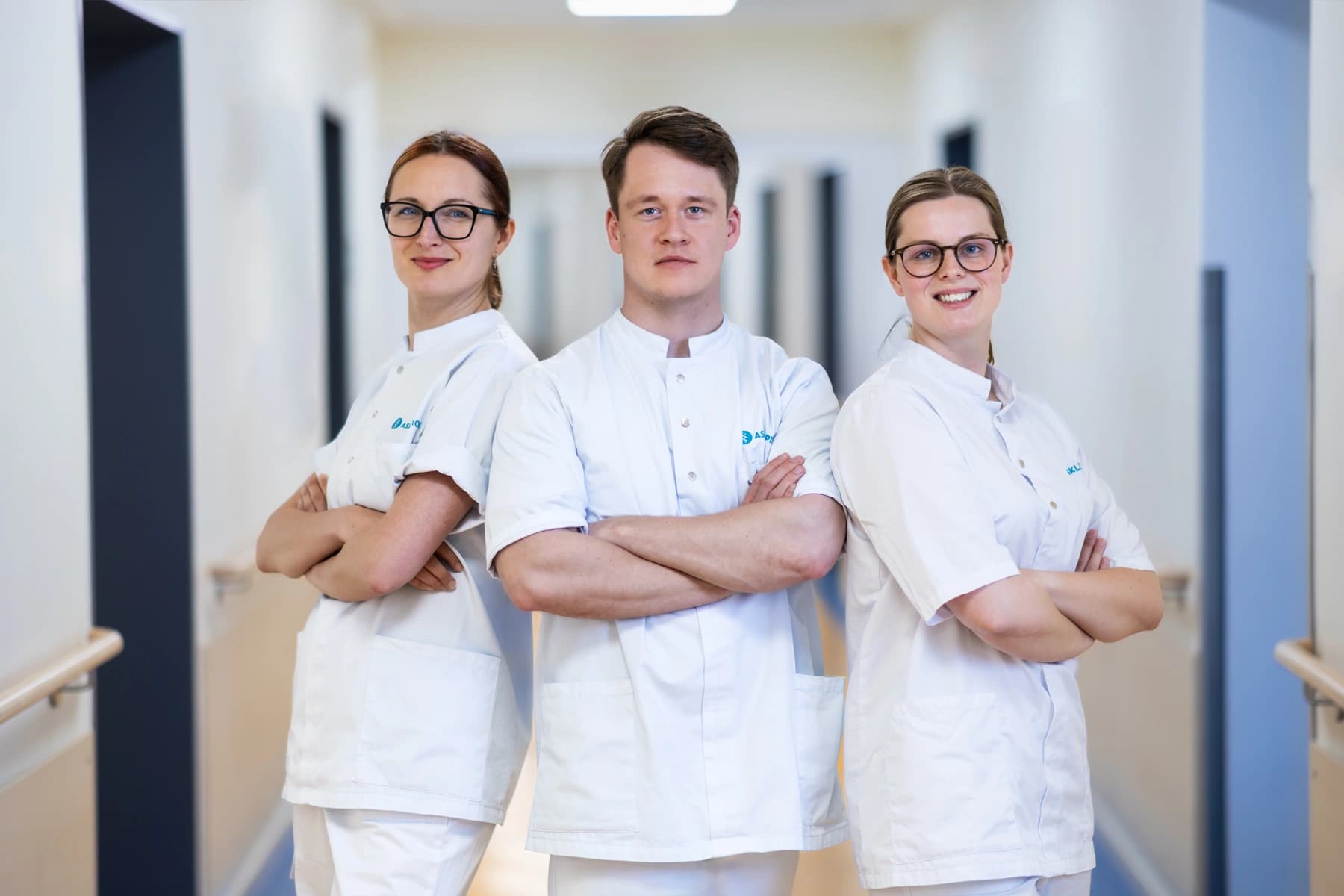 Das Bild zeigt die drei Psycholog:innen der Klinik