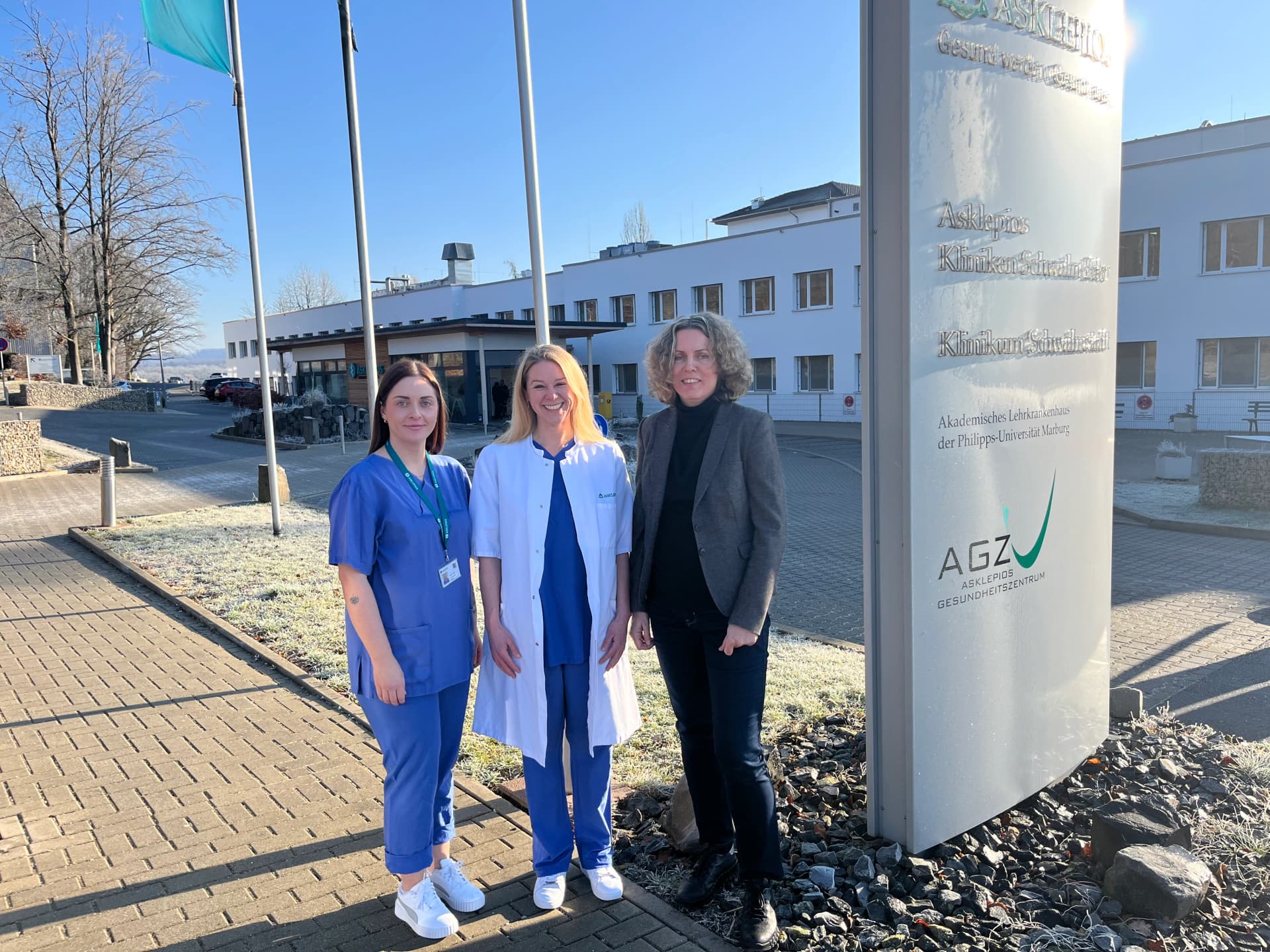 Das Motiv zeigt die neue ärztliche Leitung Dr. Anika Schlemmer und die Geschäftsführung Dr. Dagmar Federwisch