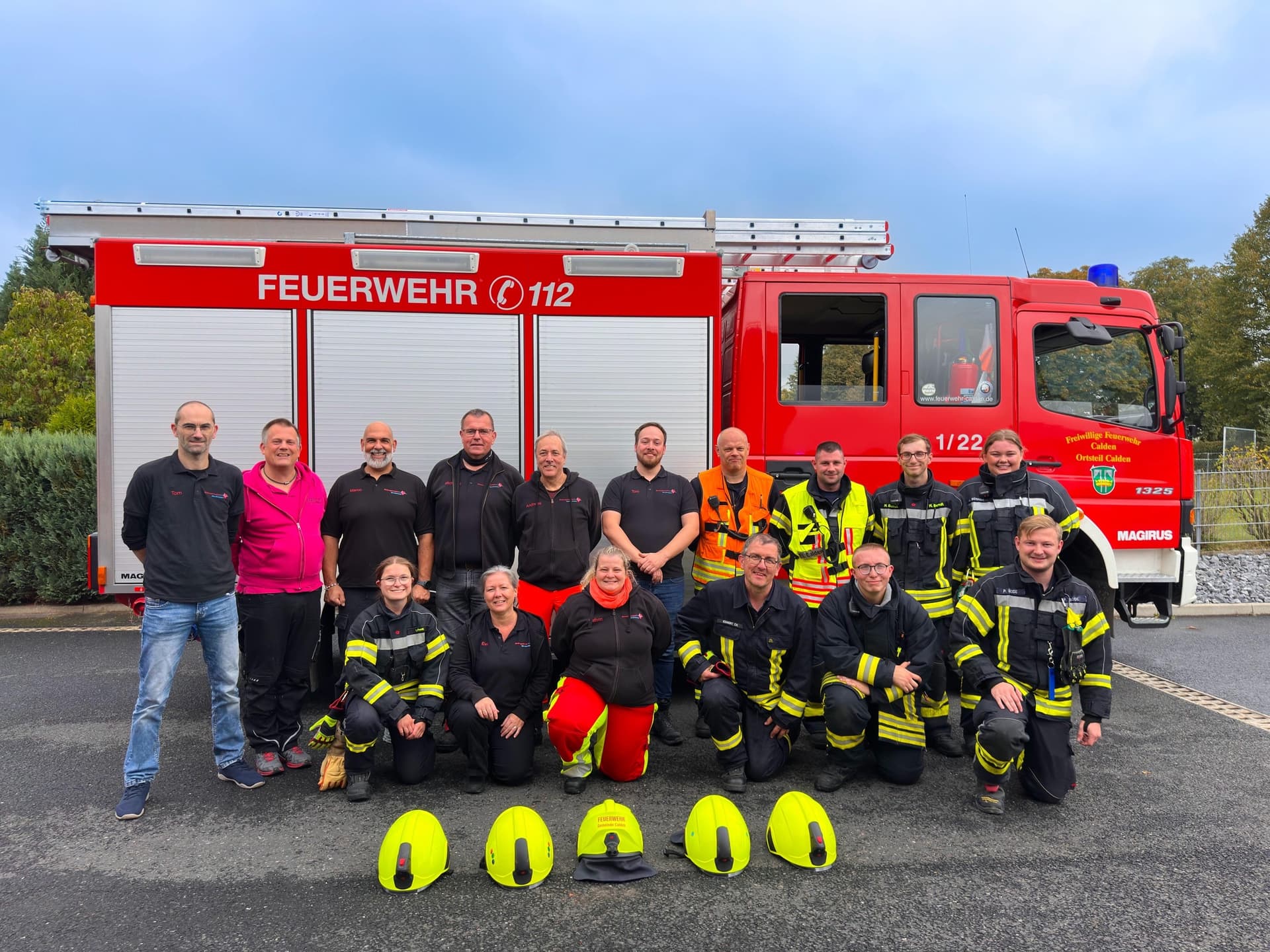 Das Bild zeigt die Mitglieder der Feuerwehr