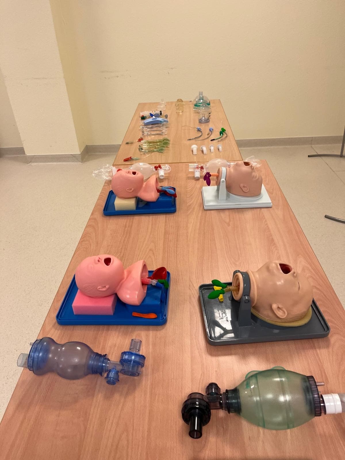 Das Motiv zeigt die Materialien für das Training