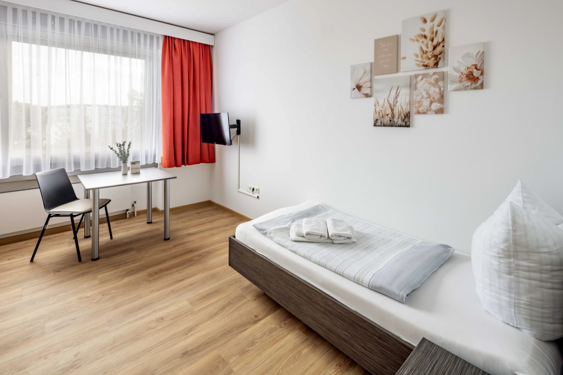 Das Motiv zeigt ein Zimmer in der Psychosomatik