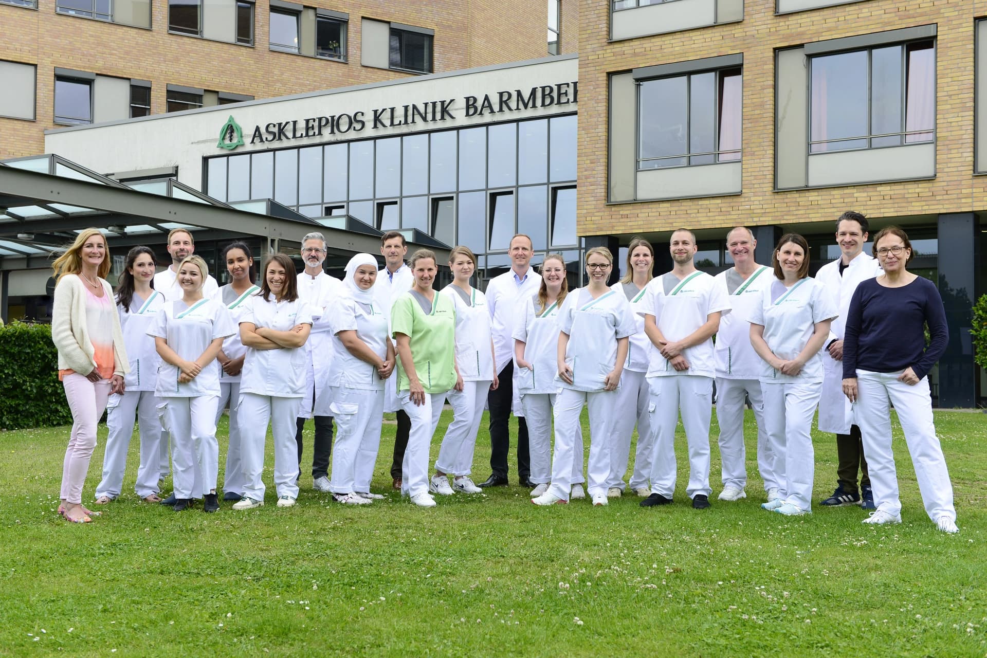 Chefarzt Prof. Dr. med. Frank Lampe, Dr. Anusch Sufi-Siavach, Dr. med. Ole Guderjahn, Arne Demming, Dr. Mathias Weber und ihr Team der Orthopädie an der Asklepios Klinik Barmbek