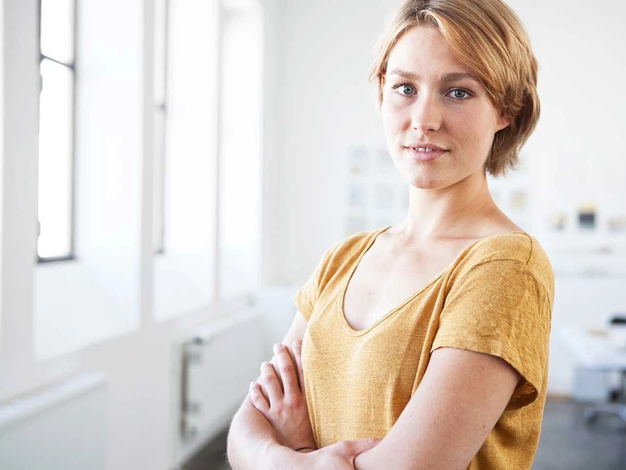 Bild: Frau im Büro