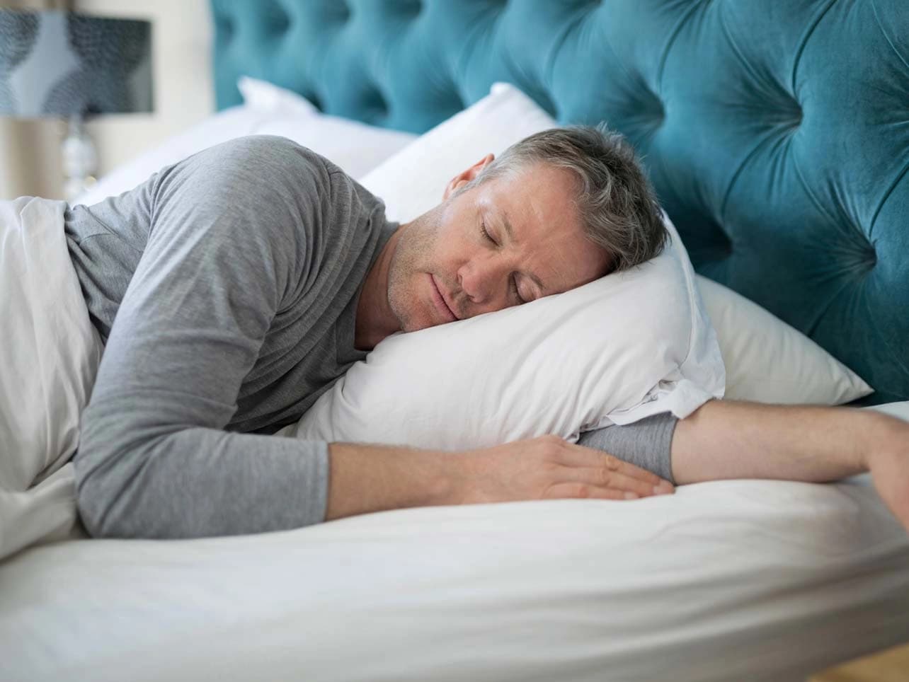 Bild: Mann im Bett