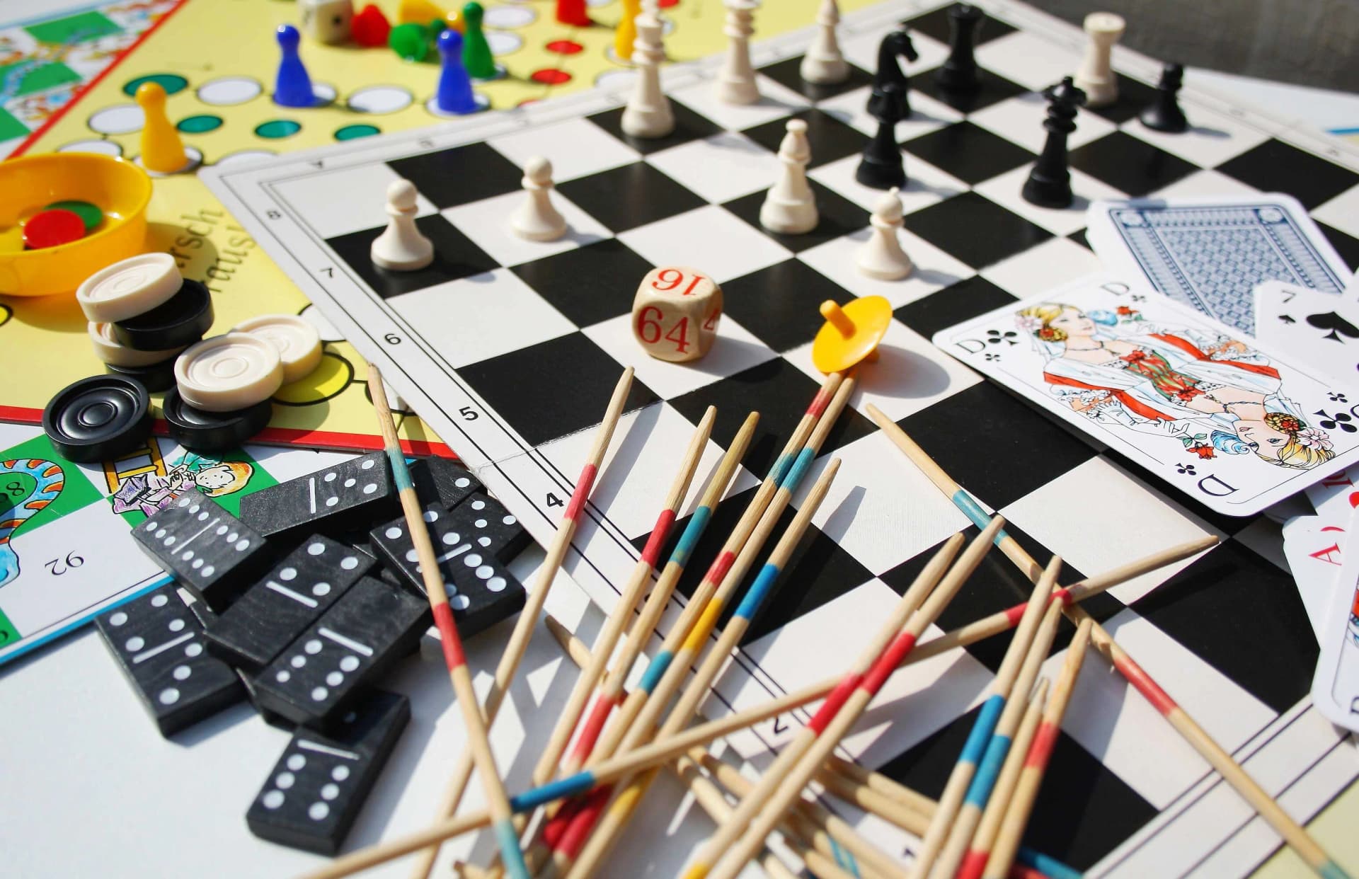 Das Motiv zeigt Brettspiele