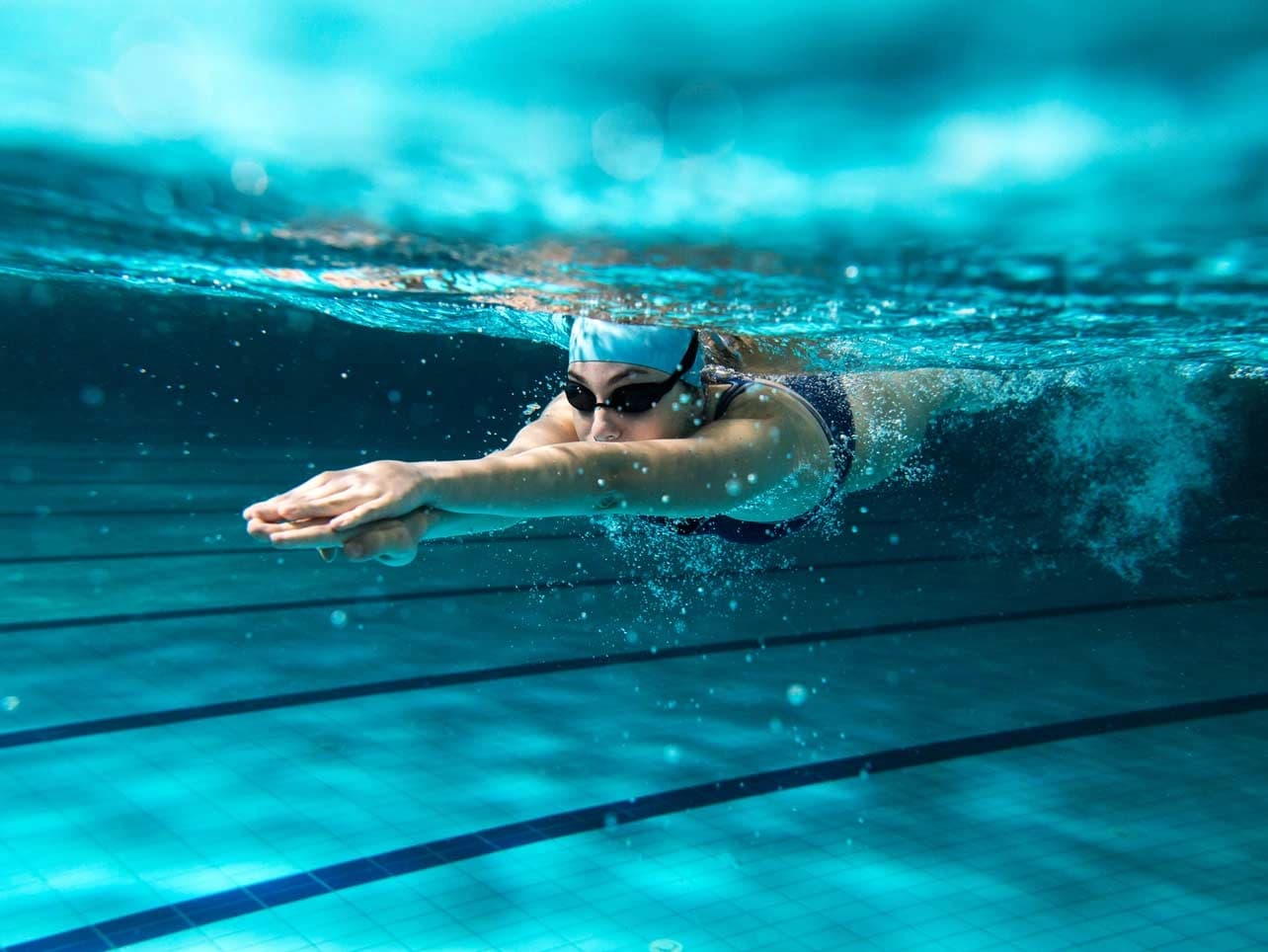 Bild: Schwimmerin im Becken