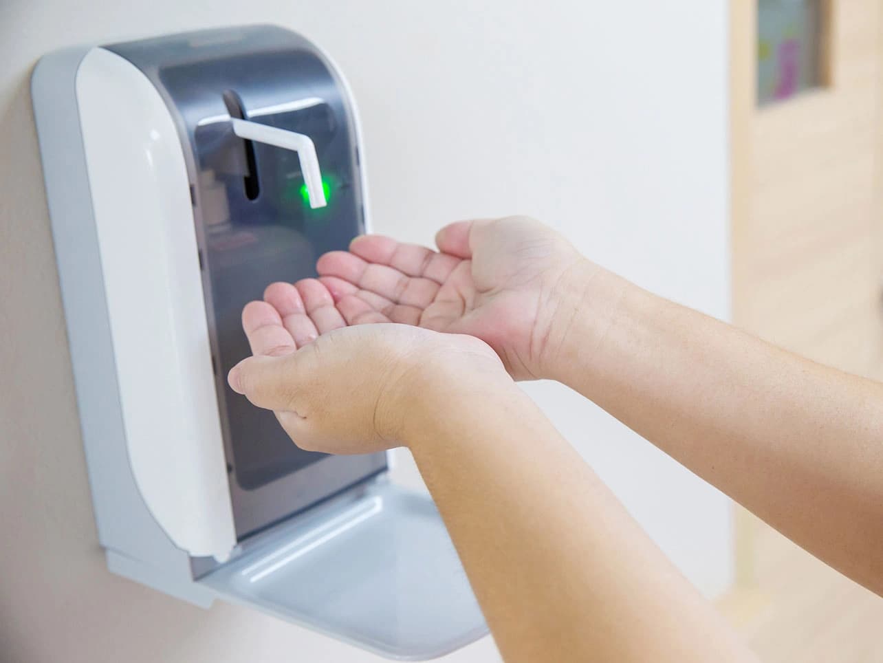 Bild: Handhygienespender im Krankenhaus