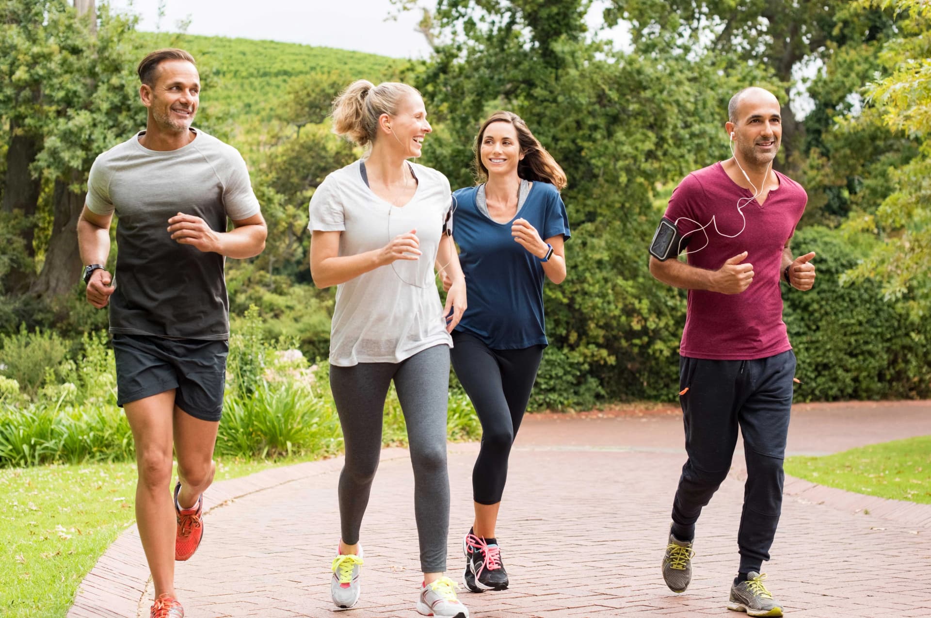 Das Motiv zeigt 4 Jogger