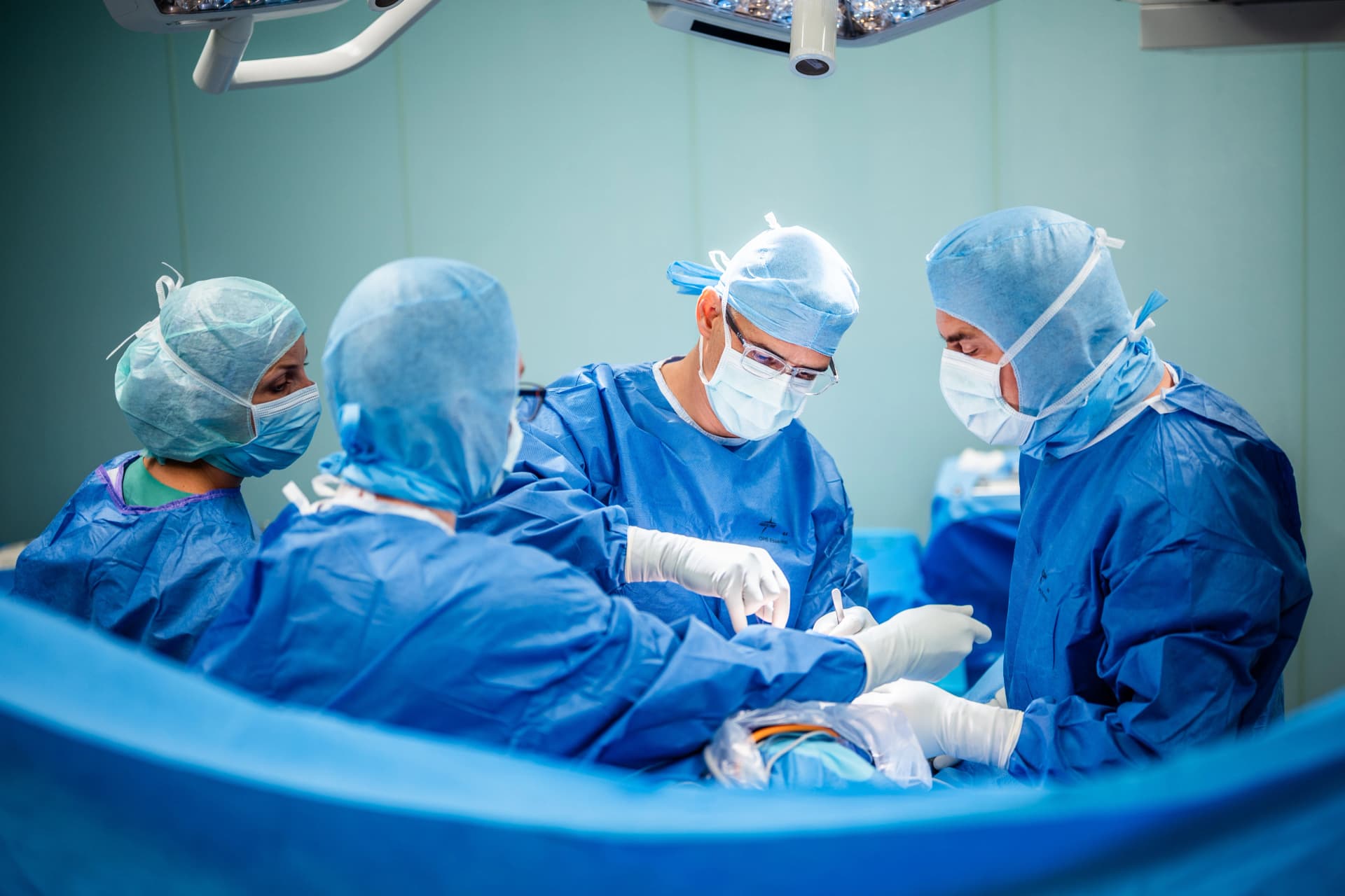 Bild: Dr. med. Thomas Legler im OP